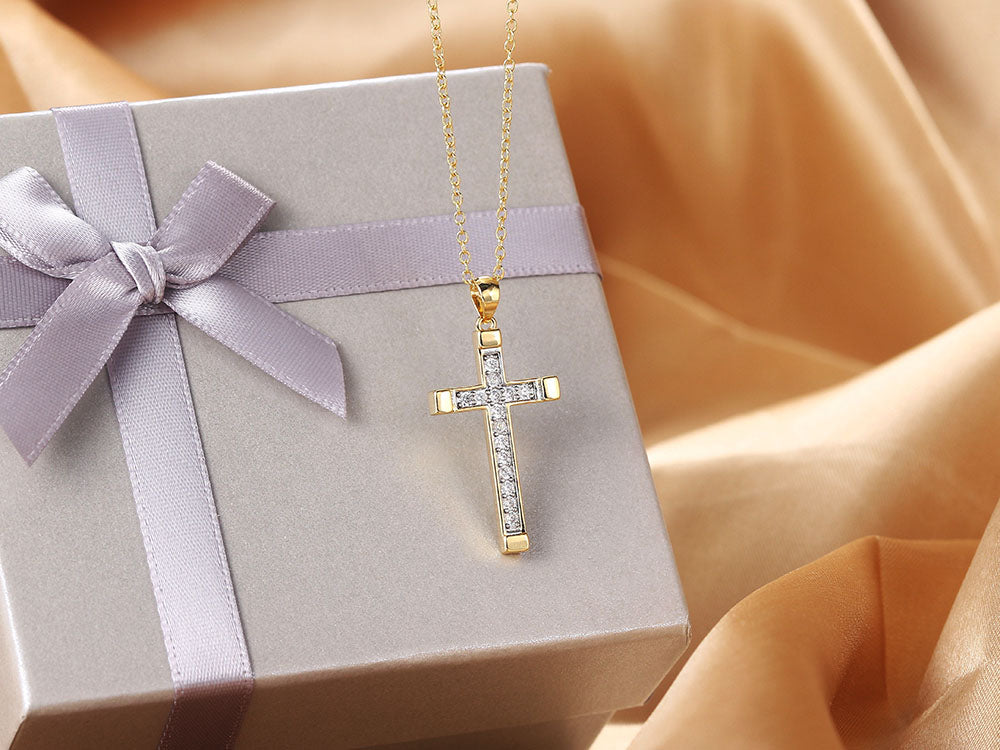 Collier Croix Femme Discret