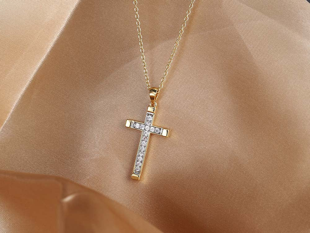 Collier Croix Femme Discret